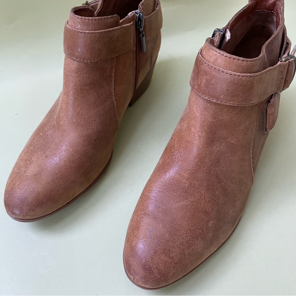 Vintage caramel Clarks distressed leather booties - Picture 10 of 10